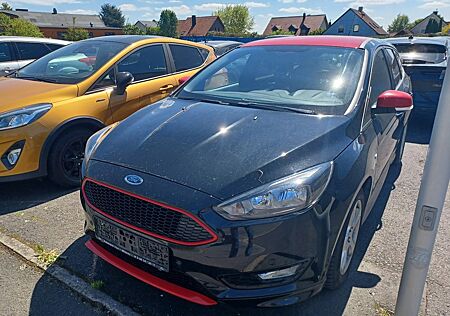 Ford Focus 1,5 ** Sport / Navi ** mit Garantie
