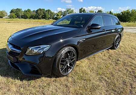 Mercedes-Benz E 63 AMG Mercedes-AMG E 63 4MATIC+ T Autom. ...