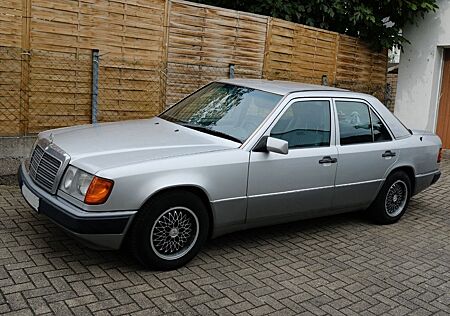 Mercedes-Benz 220 Mercedes Benz 220E W124 Mopf1 Automatik