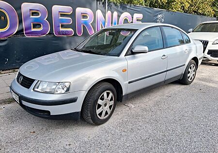 VW Passat Volkswagen 1.8 T tiptronic Basis