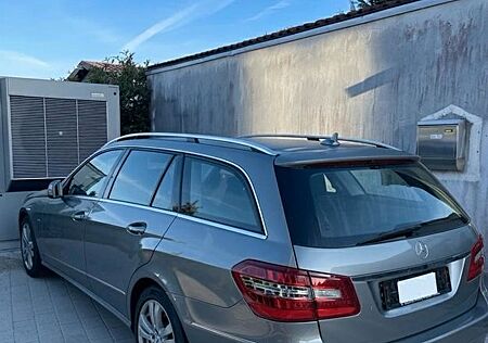 Mercedes-Benz E 200 CGI T BlueEFFICIENCY -