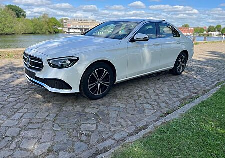 Mercedes-Benz E 220 d Autom. original weiß