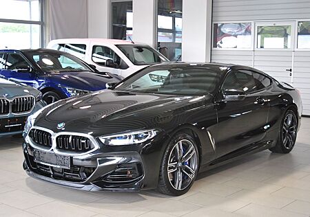 BMW M850 i xDrive M Technik Paket