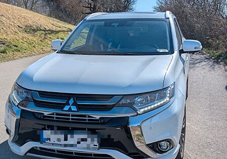 Mitsubishi Plug in Hybrid Outlander Plug-in Hybrid Outlander 2.0 MIVEC PLUG-IN H...