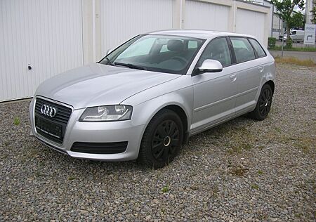 Audi A3 Sportback 1.6 Attraction - Klima