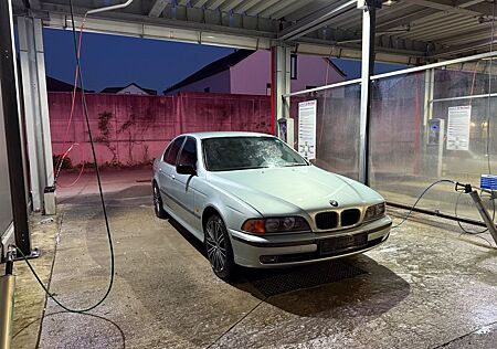 BMW 520i