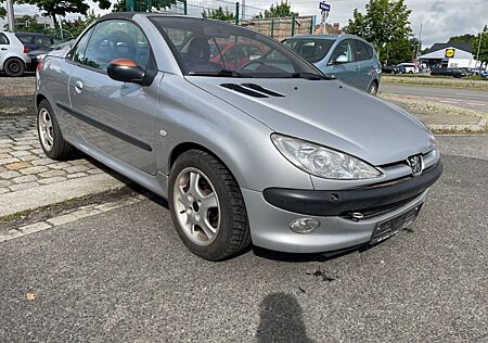 Peugeot 206 CC Platinum 110 Automatik*Leder*PDC*Alu*ZV*