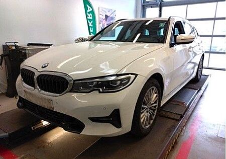 BMW 318i Sport Line Aut/Navi/Panorama/Drive&BremsAss