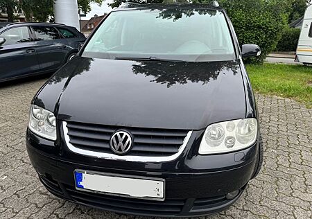 VW Touran Volkswagen 2.0 TDI (8x bereift, AHK)