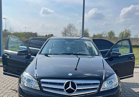 Mercedes-Benz C 180 CGI BlueEFFICIENCY ELEGANCE Autom. ELE...