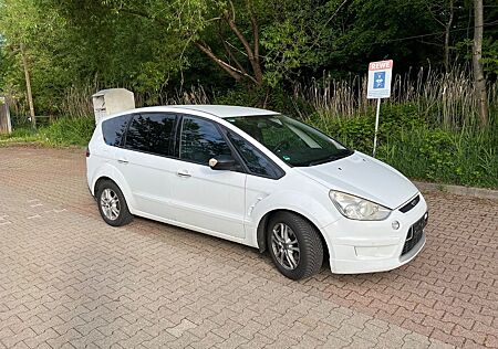 Ford S-Max 2,0 TDCi 103kW DPF Titanium Titanium