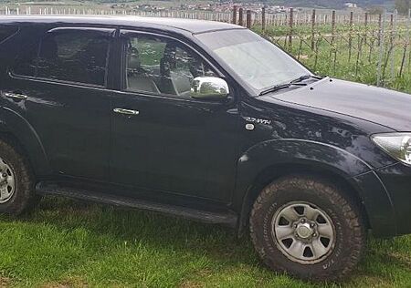 Toyota Fortuner 2,7L, 7 Sitzpläzte, Autogas/Benzin