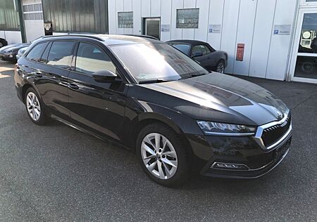 Skoda Octavia Combi First Edition DSG Kamera Navi LED