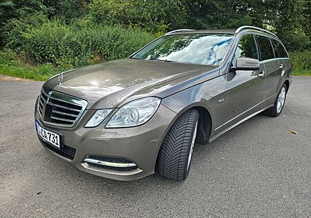 Mercedes-Benz E 250 CDI 4MATIC T AVANTGARDE*NAVI*AHK*LEDER