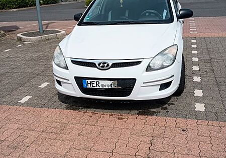 Hyundai i30 CW 1.4 Classic 1. Reihe