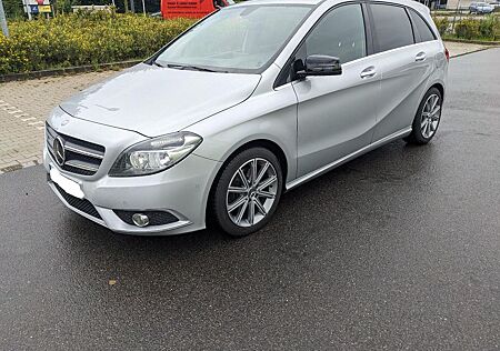 Mercedes-Benz B 180 CDI Sportpaket Allwetter AHK OM651