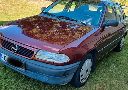 Opel Astra 1.6 F / Schiebedach
