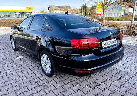 VW Jetta Volkswagen VI 1,6 TDI Navigation,Bi-Xenon,Shzg,Top !
