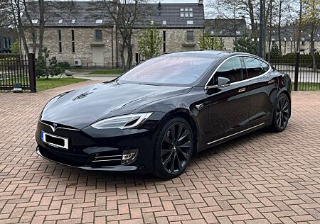 Tesla Model S 90D - free supercharger