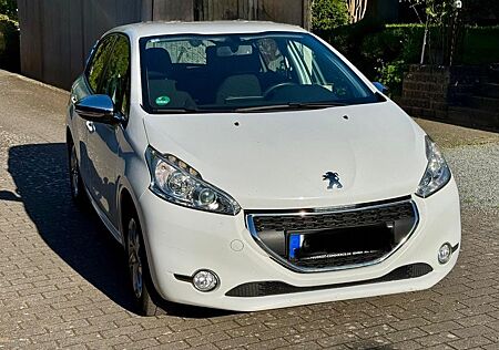 Peugeot 208 82ps sehr Sparsames Perfektes Stadtauto!
