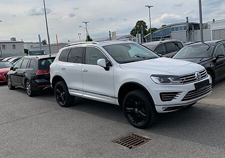VW Touareg Volkswagen V6 3.0 TDI BMT R-Line | Ausstattung