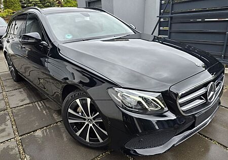 Mercedes-Benz E 300 E300de NAVI LED-PERFO PANO SHZ AVANTG LUFTFEDER