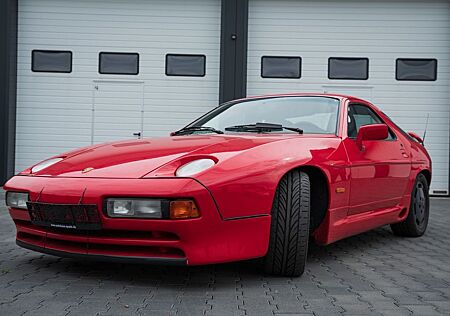 Porsche 928