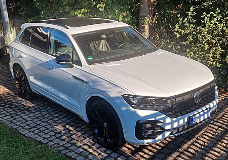 VW Touareg Volkswagen 3.0 V6 TDI 210kW R-Line .Pano,Hub,Allral
