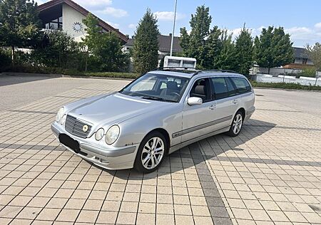 Mercedes-Benz E 200 KOMPRESSOR T CLASSIC Classic