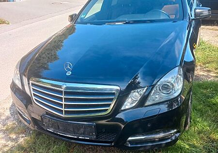 Mercedes-Benz E 300 CDI T BlueEFFICIENCY -