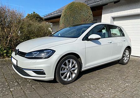 VW Golf Volkswagen 1.5 TSI DSG Highline.,1.Hd.,Pano,Standheiz.