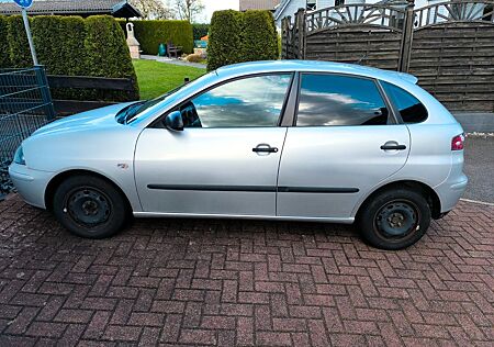 Seat Ibiza 1.4 16V 75 PS 5 Türer Wenig Kilometer
