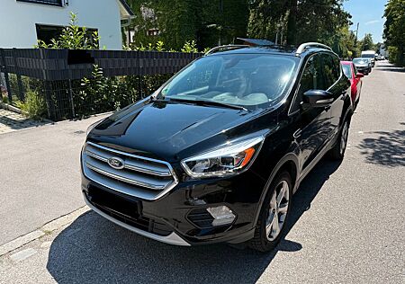 Ford Kuga 2,0 TDCi 4x4 132kW AHK LRHZ SHZ NAVI