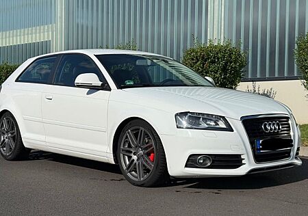 Audi A3 2.0 TDI (DPF) S line