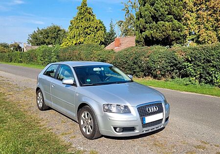 Audi A3 1.6 tiptronic Ambiente Ambiente Automatik PDC