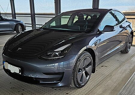Tesla Model 3 RWD + Winter- & Sommerkompletträder