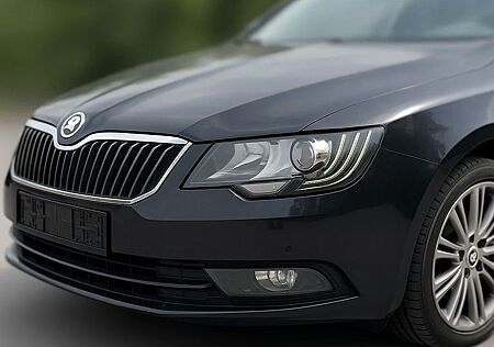 Skoda Superb Combi DSG Elegance 4x4 Standheizung Sound