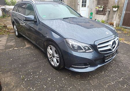 Mercedes-Benz E 220 CDI T AVANTGARDE
