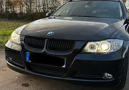 BMW 318i Touring - Volleder/Shzg/Bi-Xenon