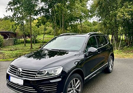 VW Touareg Volkswagen 3.0 V6 TDI R-Line*AHK*PANO*4M*Luftfeder.