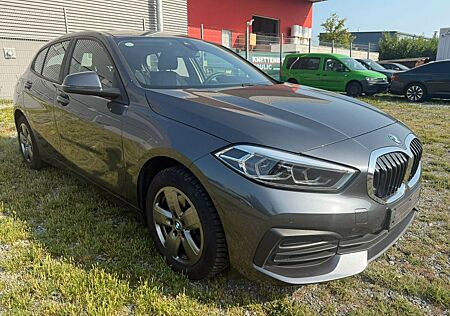 BMW 116dA ADVANTAGE * NAVIGATION * LIVE COCPIT * LED
