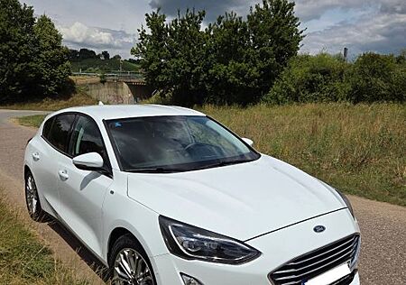 Ford Focus gebraucht kaufen Ford Focus 1,0 EcoBoost 92kW Titanium Auto Titanium