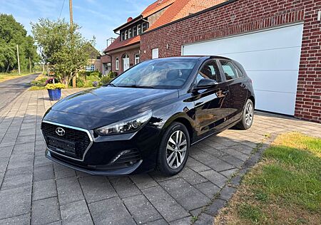 Hyundai i30 1.6 CRDi , Klimaautomatik, 1. Hand*