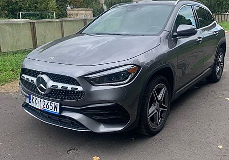 Mercedes-Benz GLA 250 4MATIC DCT -
