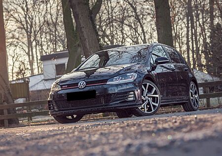 VW Golf Volkswagen 2.0 TSI DSG GTI Performance GTI Performance