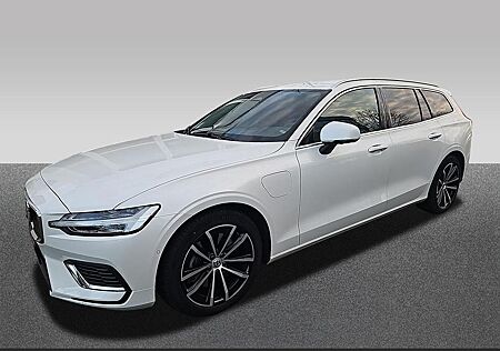 Volvo V60 T6 AWD Core Recharge Plug