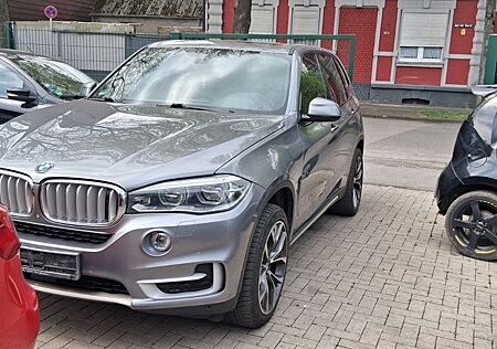 BMW X5 xDrive 50 i M Paket VOLL