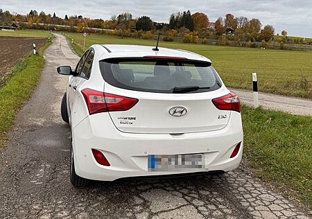 Hyundai i30 gebraucht kaufen Hyundai i30 1.4 LED, Navi, Rückfahrkamera, Scheckheft