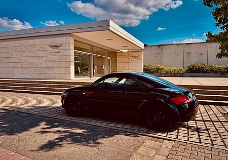 Audi TT Coupe 1.8T quattro 165 kW -