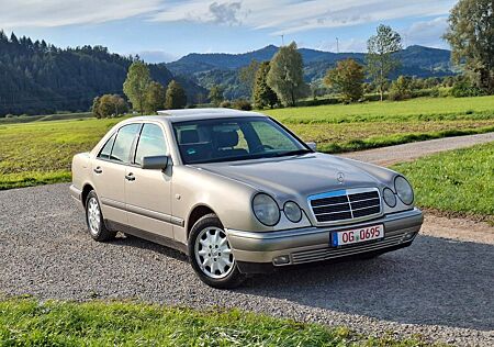 Mercedes-Benz E 230 Elegance 170tkm Motor und Getriebe Top!!